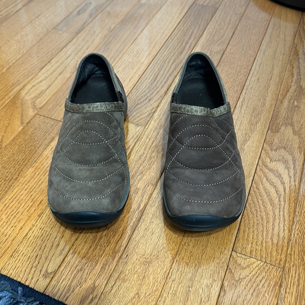 Women’s Merrell Size 9 Brown Shoes - Picture 2 of 5